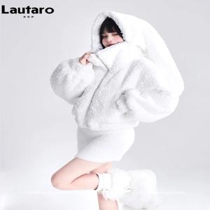 Lautaro 가을 겨울 달콤한 귀여운 사랑스러운 따뜻한 부드러운 흰색 짧은 가짜 모피 코트 여성 토끼 귀 푹신한 자켓 까마귀 2023