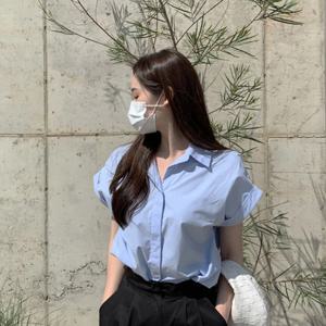 시크한 여름 신상 심플 캐주얼 폴로 카라 싱글 버튼 루즈핏 반팔 단색 셔츠 여성용 탑 클래식 스타일 베이직 핏