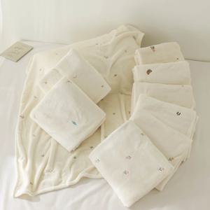 양털 아기 담요 신생아 가을 겨울 Swaddling 담요 부드러운 따뜻한 유모차 커버 침구 곰 자수 아기 액세서리