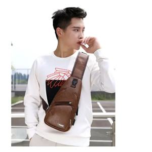 헤드폰 잭 USB 어깨끈이 포함된 남성용 가슴 가방 재고 있음