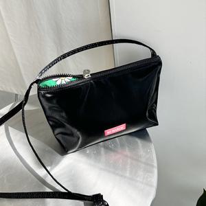 [소마치] NEW 에그 글로시 블랙 미니 크로스백