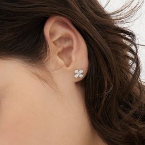 에센스 실버(W) 모이사나이트 배인 귀걸이 HL4E54408W9XXX