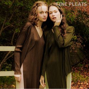 [FINE PLEATS] 피네 플리츠 단추 긴팔 숏 가디건 올리브