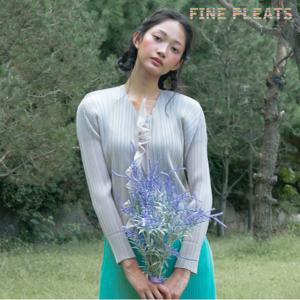 [FINE PLEATS] 피네 플리츠 프릴 숏 가디건 라이트 그레이