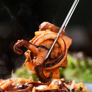 직화 오징어 삼겹살 350 X 3팩  쫄깃한 오징어와 부드러운 삼겹살을 한입에