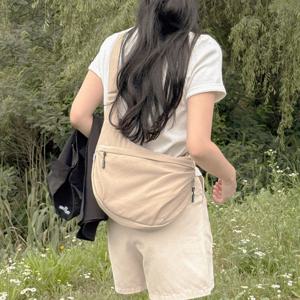 트래블라라 반달 여행용 크로스백 해외 미니백 가벼운가방 슬링백 크로와상백 손선풍기 사은품 증정
