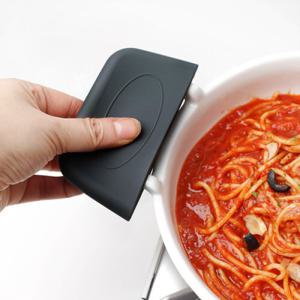주방 냄비 둥근 실리콘 손잡이 2P/핸들커버/뚝배기/미끄럼방지/오븐그릇/장갑/열차단/그릇/뚝배기장갑/커버