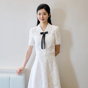 (JJ지고트) 브로치 플로럴 칼라 크롭 재킷 GR5A0JK511