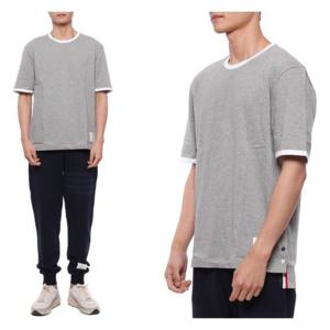 [톰브라운]23SS 남성 링거 반팔티셔츠 (MJS083A 00042 055 23S)