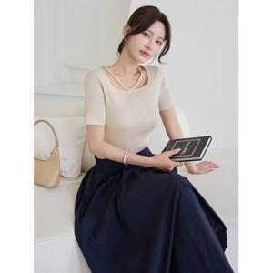 [모리스커밍홈]스퀘어넥 브이라인 슬림핏 니트_M2507KN066B