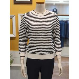 BCBG 세이브존01 어깨 단추 스트라이프 니트 B4B3K407