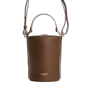 [버버리] 24FW (LL SMALL BUCKET 8084580) 여성 숄더백