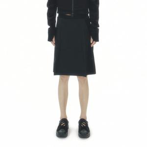 [데상트공식] DESCENTE X OJOS Slit Detail Skirt Pants SP322HSK99