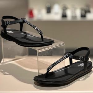 핏플랍 25S/S 그라시에 크리스탈 여성 T 스트랩 샌들 FFSO5E144BK 올블랙