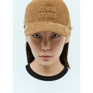 25 SS 미우미우 여성 엠보싱 로고 벨벳 베이스볼 캡 5HC179 2F81 F0401 TP840369385