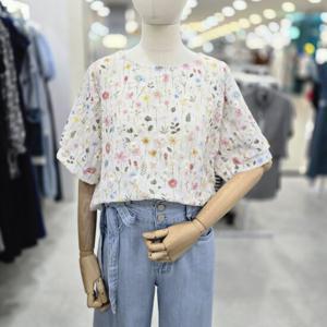 [부루앤쥬디]펀칭 컬러 플라워 블라우스 BBRGBL405