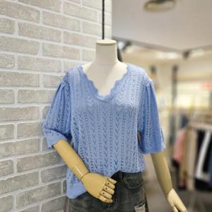 레코브 LC31D6KN523X 펀칭 플라워 스웨터