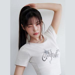 [게스(진)]여성 절개 디테일 골지 반팔티 YP2K2436