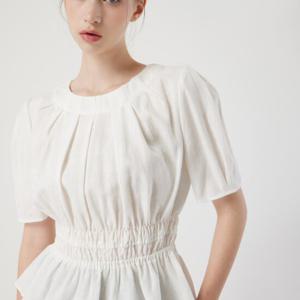 [씨씨콜렉트] 볼륨 턱 슬림 블라우스
