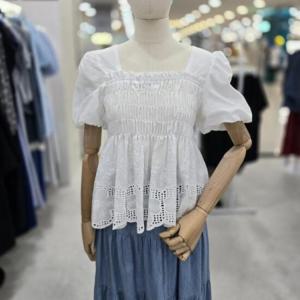 부루앤쥬디 sh06 퍼프 스모킹 아일렛 블라우스 BBRFBL123B