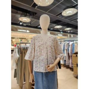 [써스데이아일랜드](T254MBL343W)플라워 펀칭 자수 블라우스