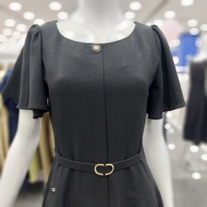 [아니베에프]A55WOP550 라운드넥 단추 포인트 플레어원피스_GN
