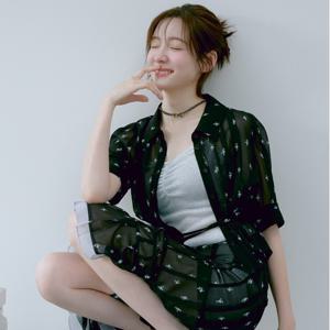 [쥬크]프린트 주름 시스루 블라우스_Z252MSC012