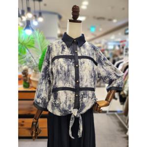 스테파니 세이브존01 7부 블루 나염 블라우스 A25SH5309