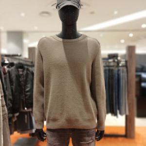 [버커루]남성 베이지 어깨패치 라운드 니트티셔츠(MODA23W340KT)