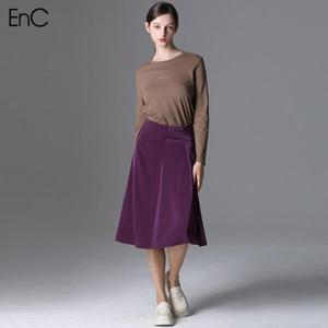[이엔씨][EnC] 단추 포인트 미디 스커트