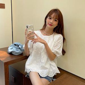 [모어오브]보니타 펀칭 블라우스 퍼프 반팔 탑