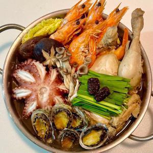[통큰수산]바로 끓여먹는 해신탕 밀키트 (닭+문어+전복+왕새우+약재)