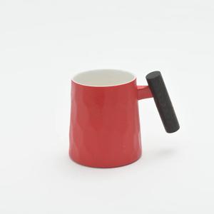 고원 계수나무 머그컵 500ml 레드 해머무늬 도자기 머그잔