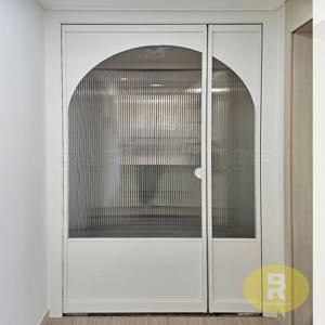 초슬림유압 비대칭양개스윙중문 아치형 고시형 화이트 모루세로강화유리