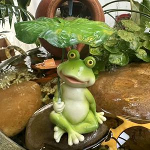 TEMU 연꽃 잎을 들고 있는 기발한 레진 개구리 조각상 - 수공예 정원, 파티오 및 연못 장식, 내후성 실내외 동물 조각상 홈, 발코니 또는 물 특징 조경용, 개구리 정원 장식