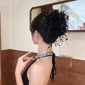TEMU 대형 빈티지 영감 깃털 & 이중 꽃 태슬 헤어 클립 - 블랙 & 레드, 1920년대 개츠비 스타일, 번 & 포니테일에 완벽, 데이 액세서리 이상적, 우아한 머리 장식, 높이 19cm, 로맨틱 의상 액세서리 | 태슬 헤어 데코 | 깃털 악센트