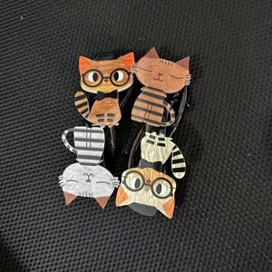 TEMU 4개 귀여운 만화 고양이 아크릴 헤어 클립 - 동물 프린트, 인조 진주, 여성과 소녀를 위한 달콤한 스타일의 휘어진 헤어핀 - 크리스마스, 새해, 데이 선물에 완벽|머리핀