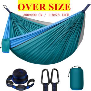 TEMU 초대형 더블 캠핑 해먹, x 2m (300*200cm), 두 개의 2m 나무 스트랩, 두 개의 D자형 스테인리스 스틸 훅, 그리고 보관 가방 포함, 각 나무 스트랩에는 8+1 루프가 있으며, 210T 낙하산 소재로 제작된 휴대용 해먹입니다. 설치가 간편하며, 캠핑, 해변, 하이킹, 야외 활동에 적합하며, 배터리가 필요하지 않습니다.