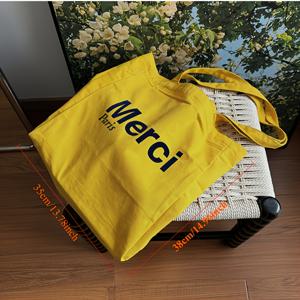 TEMU 1pc 대용량 노란 캔버스 토트 백 - 'Merci' 프린트가 있는 사각 누출 방지 쇼핑 백, 과일 및 여름 외출에 이상적, 커플을 위한 다용도 통근 백, 쇼핑 토트 백|스타일리시 캔버스 백|강력한 손잡이 디자인