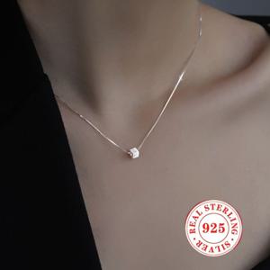 TEMU 여성을 위한 S925 스테인레스 실버 사각형 설탕 목걸이 - 심플한 기하학적 클라비클 체인, 하트 펜던트가 달린 매력적인 디자인, 일상적인 착용 또는 선물로 적합, 데이 액세서리|세련된 심플한 디자인|스테인레스 실버 체인, 설탕 목걸이