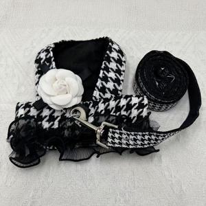 TEMU 작은 중형 애완동물을 위한 꽃 장식이 달린 펫 헌드스투스 옷 개와 고양이 드레스는 견인 스커트에 매달 수 있는 견인 로프가 있습니다.