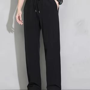TEMU 남성 여름 캐주얼 스트레치, 빠른 건조, 주름 방지 운동 9 포켓 바지 - 라이트 그레이 색상, 드로스트링 허리, 지퍼 잠금, 화이트 스니커즈, 운동복 | 캐주얼 스타일 | 지퍼 잠금 바지