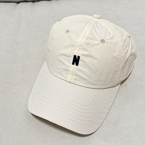 TEMU 1pc 야구 모자 퀵 드라이 곡선 브림 라운드 탑 조절 가능한 여성용 봄 가을 패션 심플 소형 문자 N 커플 독비일 모자 야외 하이킹, 해변, 거리 페인팅, 게임에 적합|등산모자