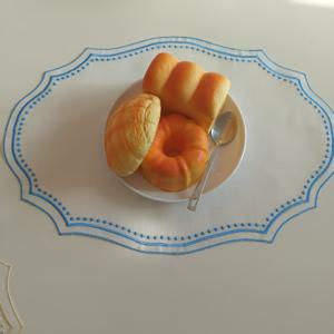 TEMU 우아한 테이블 세팅 - 베이지, 블루, 블랙 컬러의 내구성 있는 폴리에스터 식탁 매트 & 냅킨, 공식 및 일상적인 식사용, 쉬운 청소 표면 보호, 클래식 자수 디자인, 정교한 장인 정신