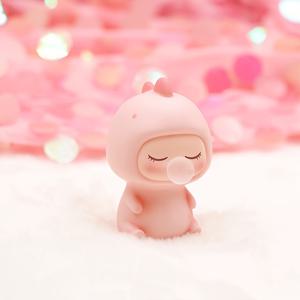 TEMU 1pc 귀여운 핑크 버블 공룡 차량 대시보드 장식, 차량 내부 액세서리용 창조적인 플라스틱 인형, 안경과 버블 가ム가 장착된 만화 공룡 디자인, 내구성이 뛰어난 플라스틱 재질, 대시보드 디스플레이에 완벽합니다.