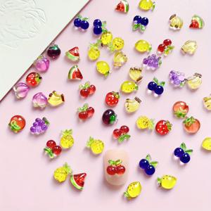 TEMU 봄과 여름 스타일의 100개의 미니 과일 모양의 네일 아트 장식, DIY 체리, 딸기, 바나나, 그리고 파인애플 디자인 포함, 다양한 무작위 스타일과 모양으로 제공됩니다.