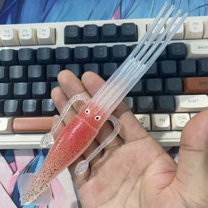 TEMU 1pc 즉석 국수 포크 - 고온 방지, 투명 뚜껑이 있는 재미있는 오징어 디자인, 샐러드, 디저트 및 해산물에 적합, 독특한 선물 아이디어, 해산물의 기쁨 | 재미있는 주방 용품 | 내구성 있는 식기