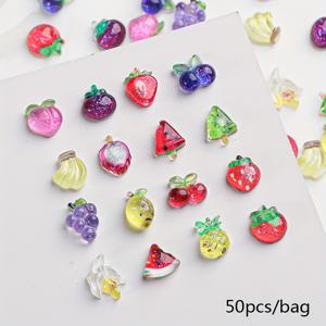 TEMU 봄과 여름 스타일의 50개의 미니 과일 모양 네일 아트 장식이 포함된 DIY 체리, 딸기, 바나나, 그리고 파인애플 디자인, 다양한 랜덤한 스타일과 모양으로 제공됩니다.