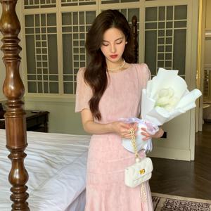 TEMU 여성을 위한 우아한 프랑스식 핑크 드레스 - 소매 없는, A라인, 꽃무늬, 여름 드레스, 주름 디테일, 성인에게 적합한 우아한 의상|꽃무늬 드레스|주름 디테일링|나시원피스|민소매원피스