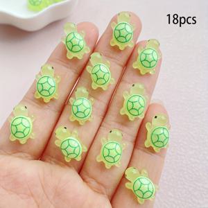 TEMU 18개의 발광 미니 거북이 비즈, 손으로 칠한 수지 장신구 만들기 용품, DIY 매니큐어 및 수공예 액세서리, 파티 테마 비즈 공예